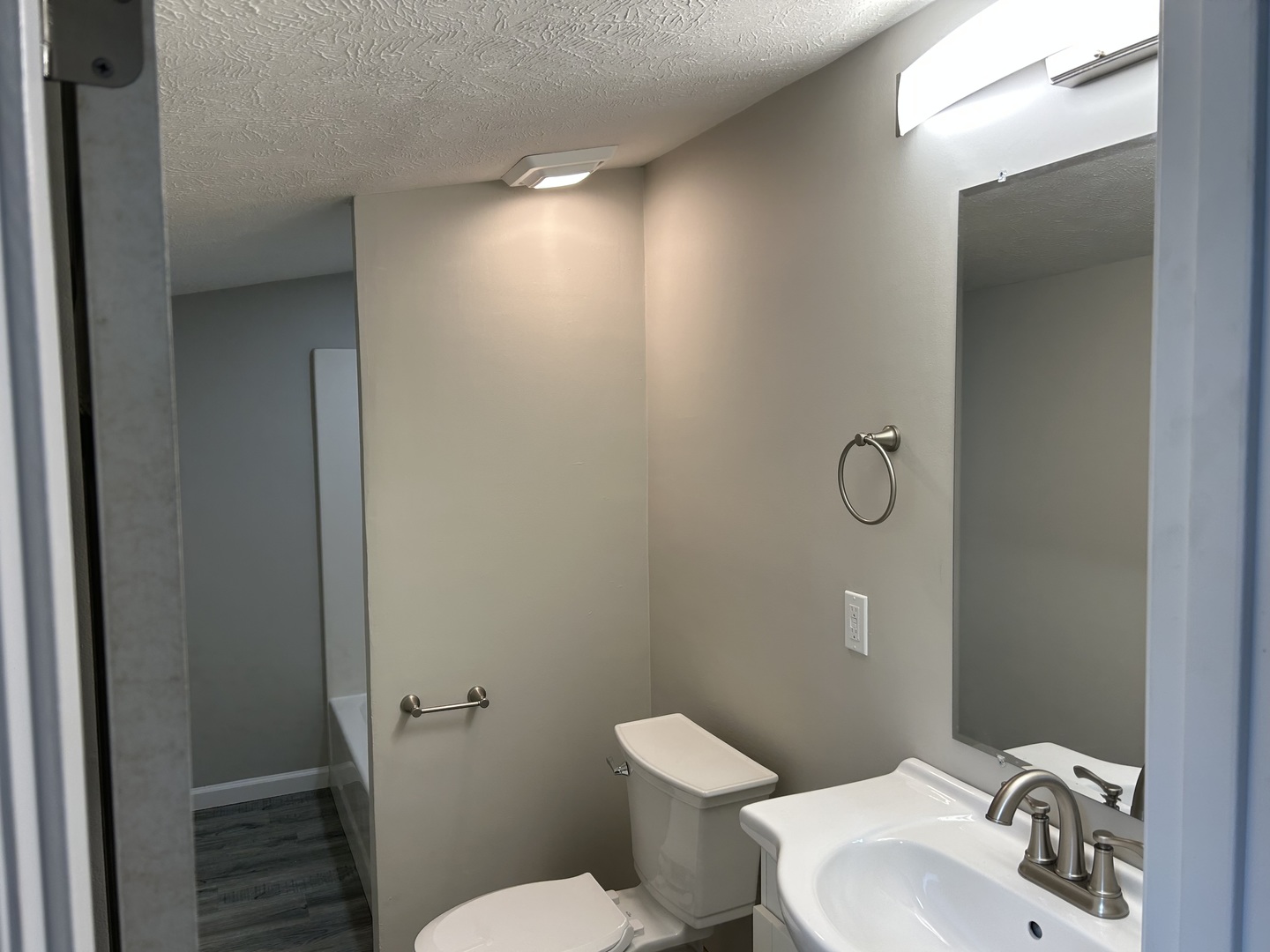 Bloomington, Illinois 61701, United States, 3 Bedrooms Bedrooms, ,2 BathroomsBathrooms,Residential,Active,244870