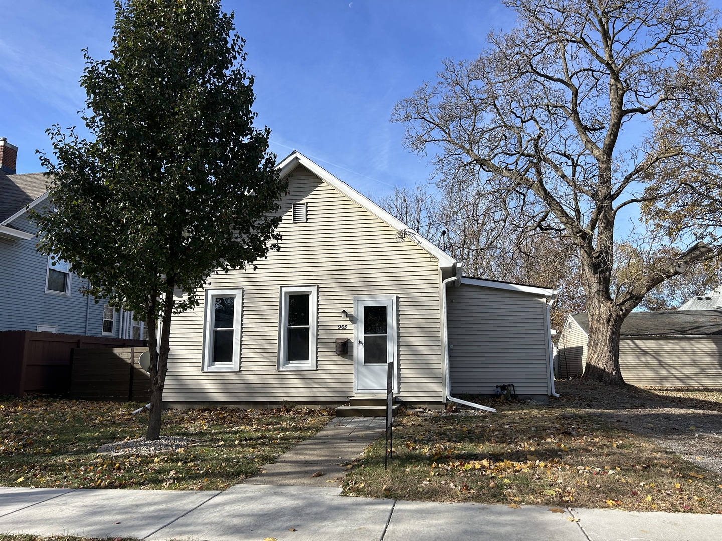 Bloomington, Illinois 61701, United States, 3 Bedrooms Bedrooms, ,2 BathroomsBathrooms,Residential,Active,244870