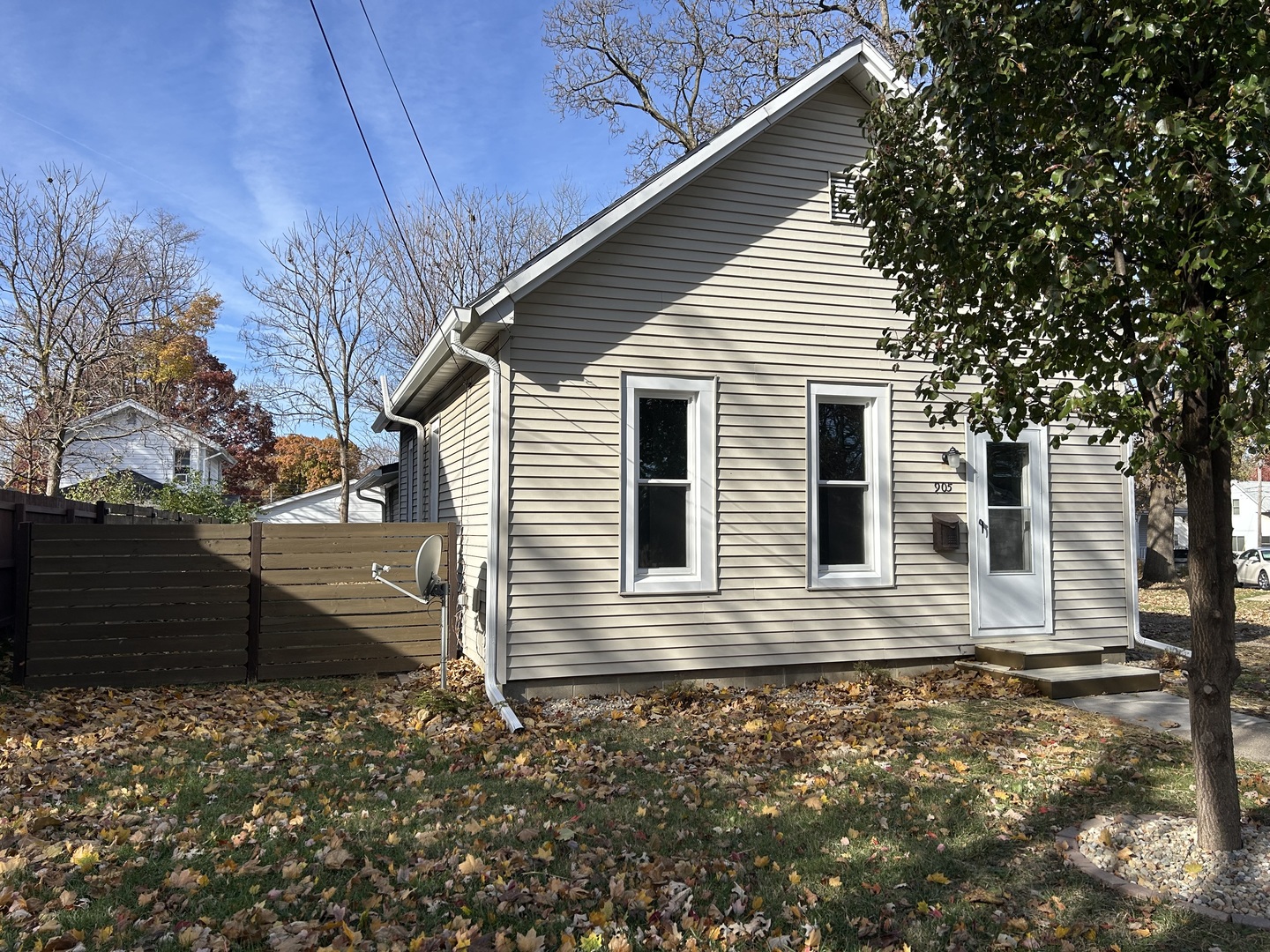 Bloomington, Illinois 61701, United States, 3 Bedrooms Bedrooms, ,2 BathroomsBathrooms,Residential,Active,244870