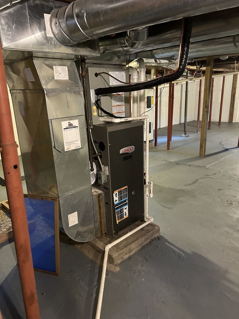 Bloomington, Illinois 61701, United States, 3 Bedrooms Bedrooms, ,2 BathroomsBathrooms,Residential,Active,244870