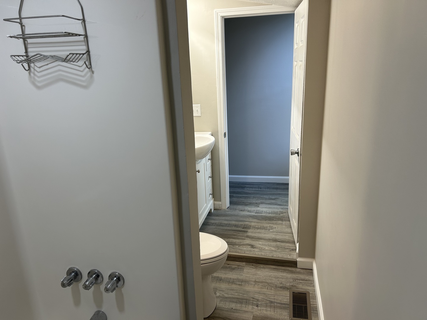 Bloomington, Illinois 61701, United States, 3 Bedrooms Bedrooms, ,2 BathroomsBathrooms,Residential,Active,244870