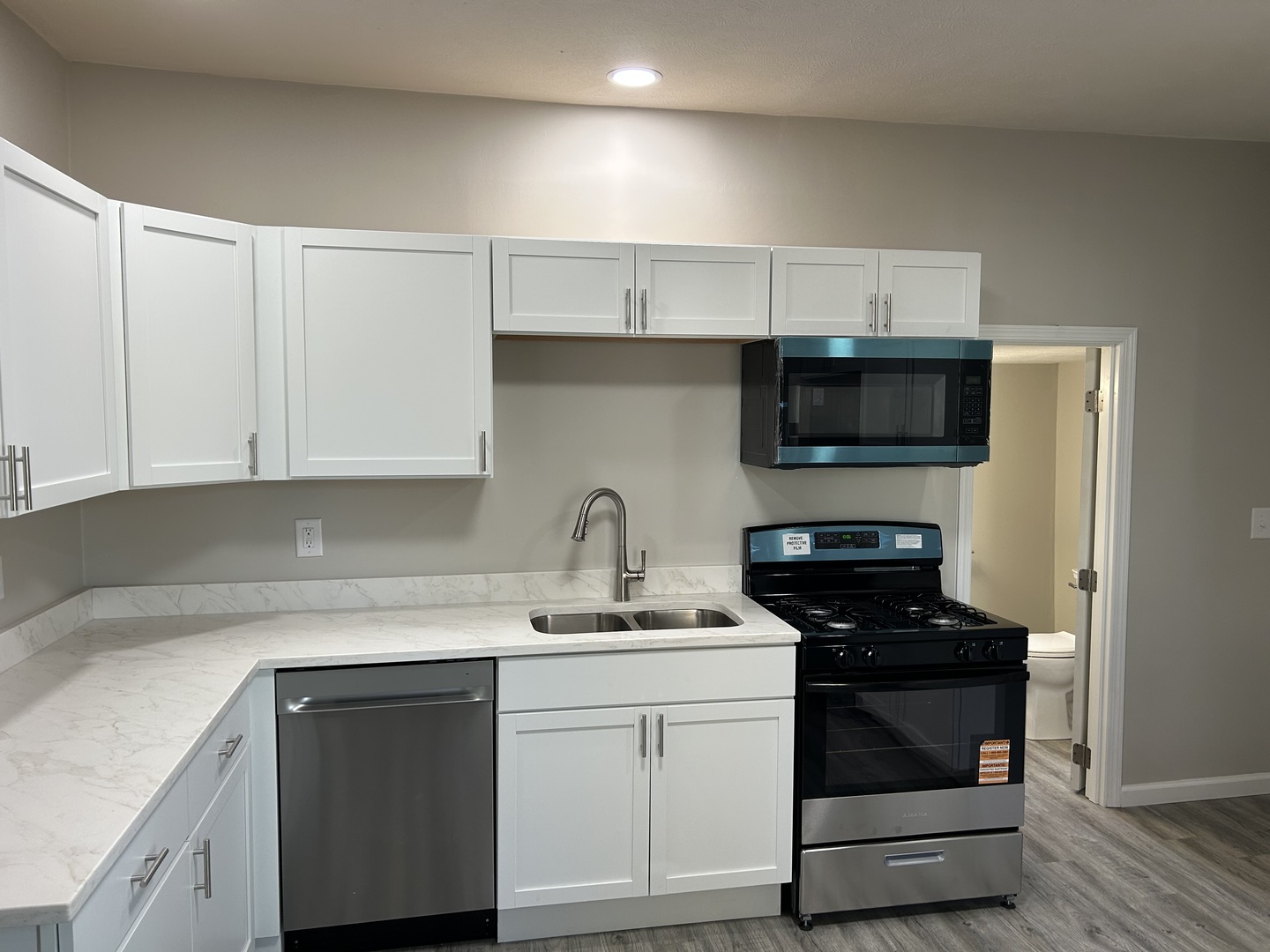 Bloomington, Illinois 61701, United States, 3 Bedrooms Bedrooms, ,2 BathroomsBathrooms,Residential,Active,244870