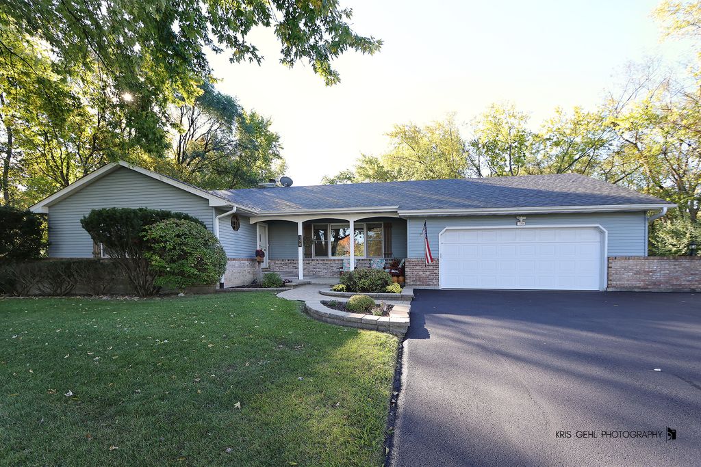 Photo for 150 E Depot Street, Antioch, IL 60002 (MLS # 12501549)