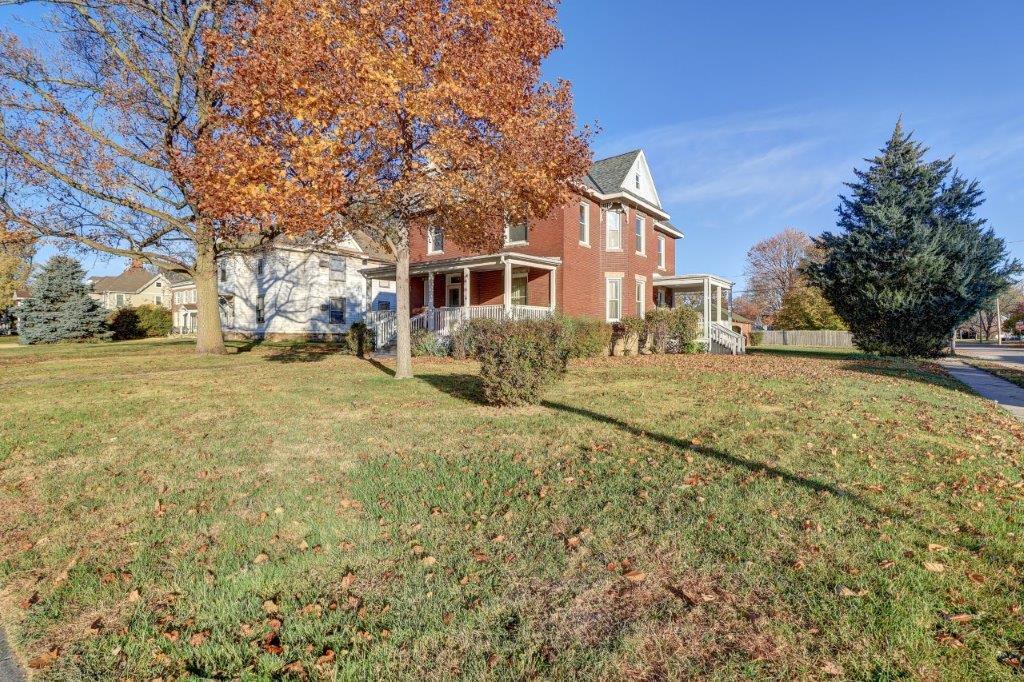802 W 4th Street