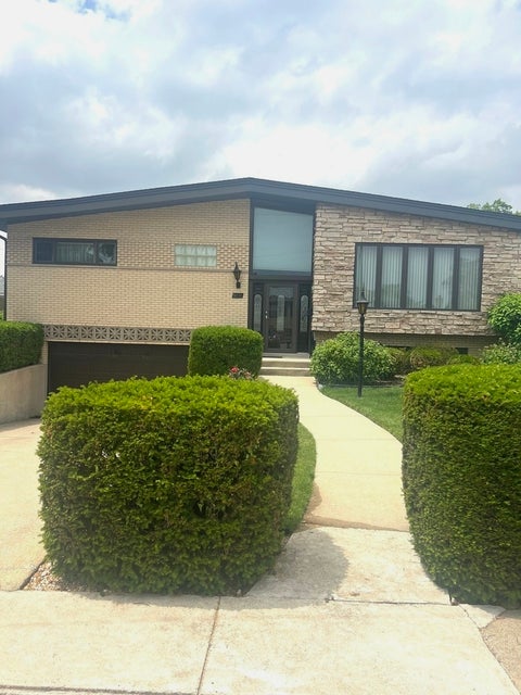 Photo of 5018 N OLYMPIA Avenue, Chicago, IL 60656 (MLS # 12672376)