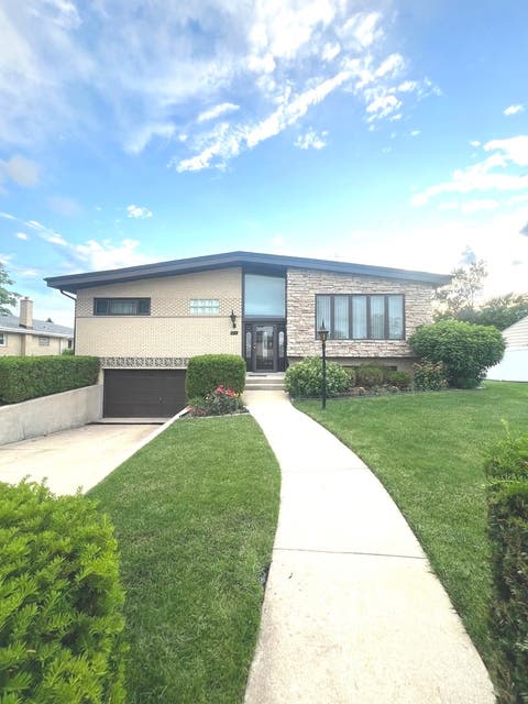 Photo of 5018 N OLYMPIA Avenue, Chicago, IL 60656 (MLS # 12672376)