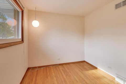 Tiny photo for 910 E Aster Avenue, Palatine, IL 60074 (MLS # 12516716)