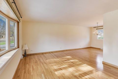 Tiny photo for 910 E Aster Avenue, Palatine, IL 60074 (MLS # 12516716)