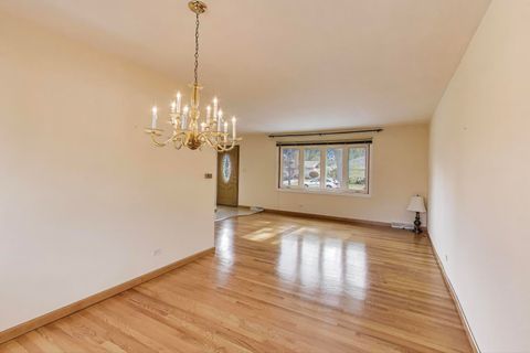 Tiny photo for 910 E Aster Avenue, Palatine, IL 60074 (MLS # 12516716)