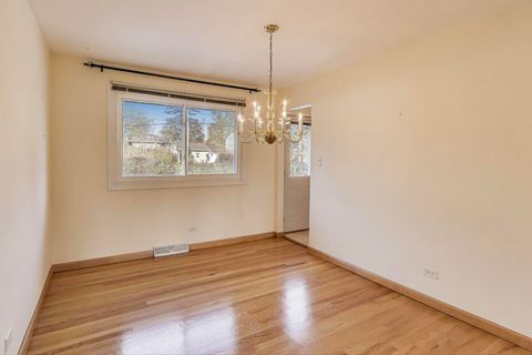 Tiny photo for 910 E Aster Avenue, Palatine, IL 60074 (MLS # 12516716)