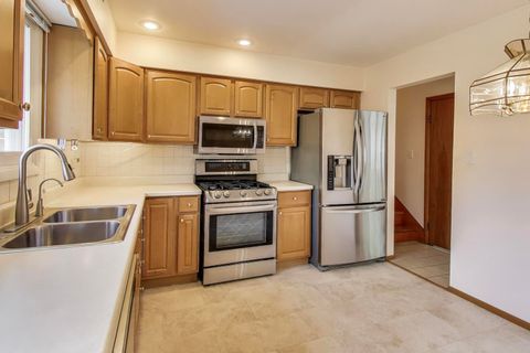 Tiny photo for 910 E Aster Avenue, Palatine, IL 60074 (MLS # 12516716)