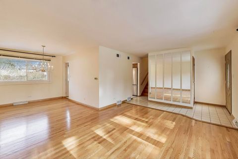 Tiny photo for 910 E Aster Avenue, Palatine, IL 60074 (MLS # 12516716)