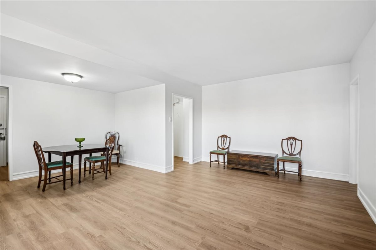 1585 Ridge Avenue 301