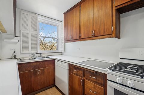 Tiny photo for 1585 Ridge Avenue #301, Evanston, IL 60201 (MLS # 12549935)