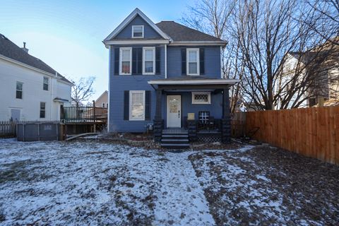 Photo of 2214 Grand Avenue, Davenport, IA 52803 (MLS # 12555720)