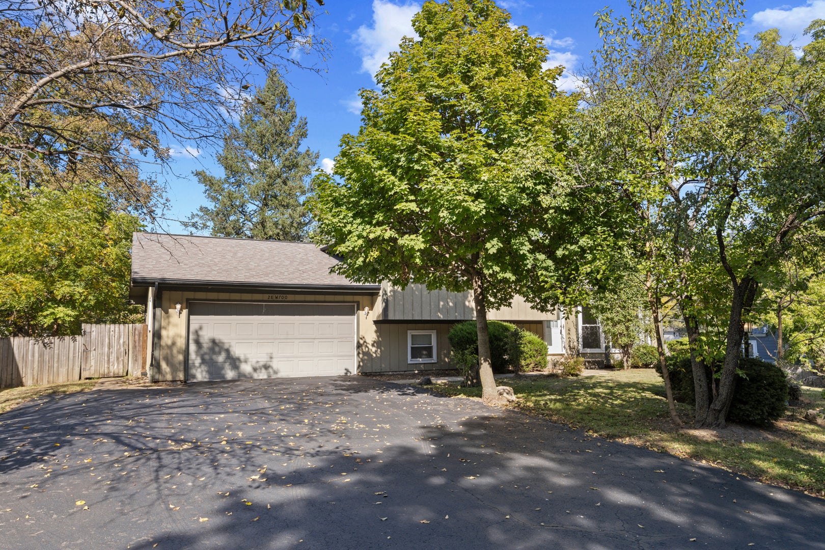 28W700 BARNES Avenue