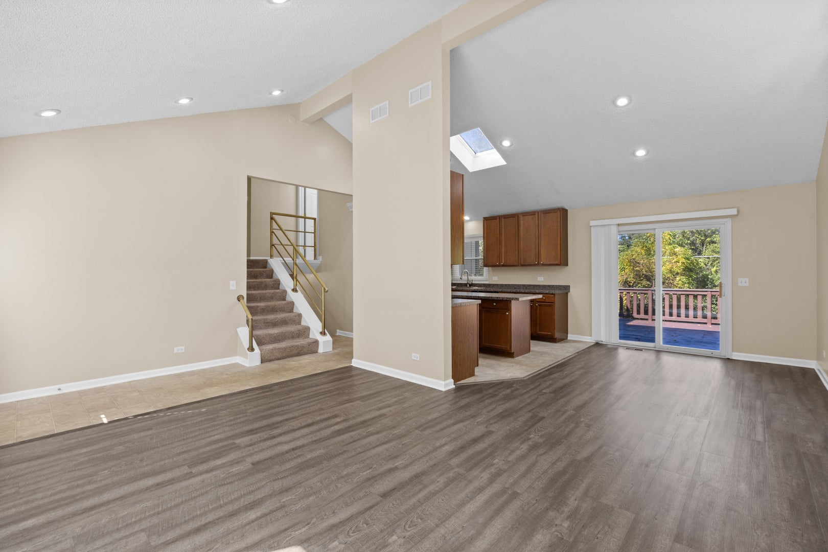 28W700 BARNES Avenue
