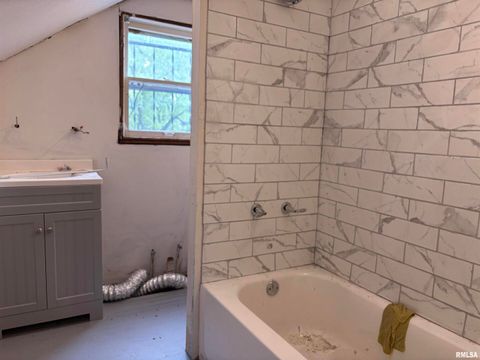 Tiny photo for 122 CENTER Street, Anna, IL 62906 (MLS # EB459916)