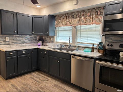 Tiny photo for 122 CENTER Street, Anna, IL 62906 (MLS # EB459916)