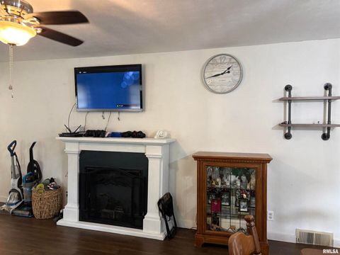 Tiny photo for 122 CENTER Street, Anna, IL 62906 (MLS # EB459916)