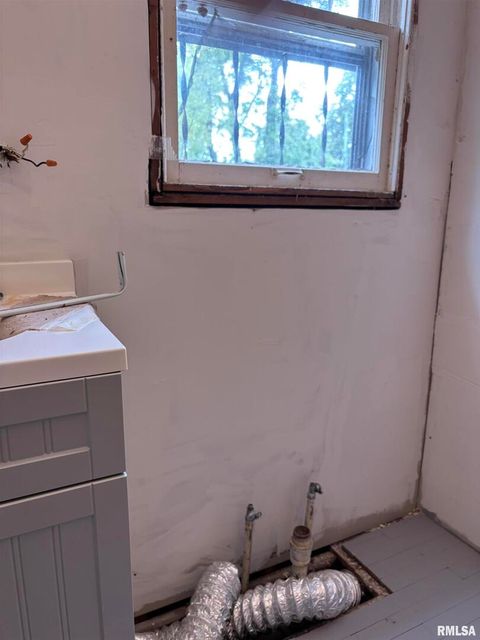 Tiny photo for 122 CENTER Street, Anna, IL 62906 (MLS # EB459916)