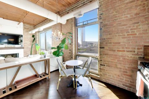 Tiny photo for 550 N Kingsbury Street #423, Chicago, IL 60654 (MLS # 12687260)