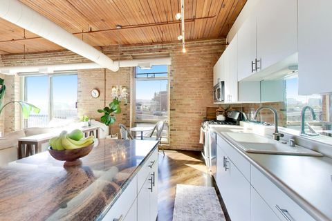 Tiny photo for 550 N Kingsbury Street #423, Chicago, IL 60654 (MLS # 12687260)