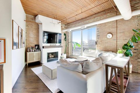 Tiny photo for 550 N Kingsbury Street #423, Chicago, IL 60654 (MLS # 12687260)
