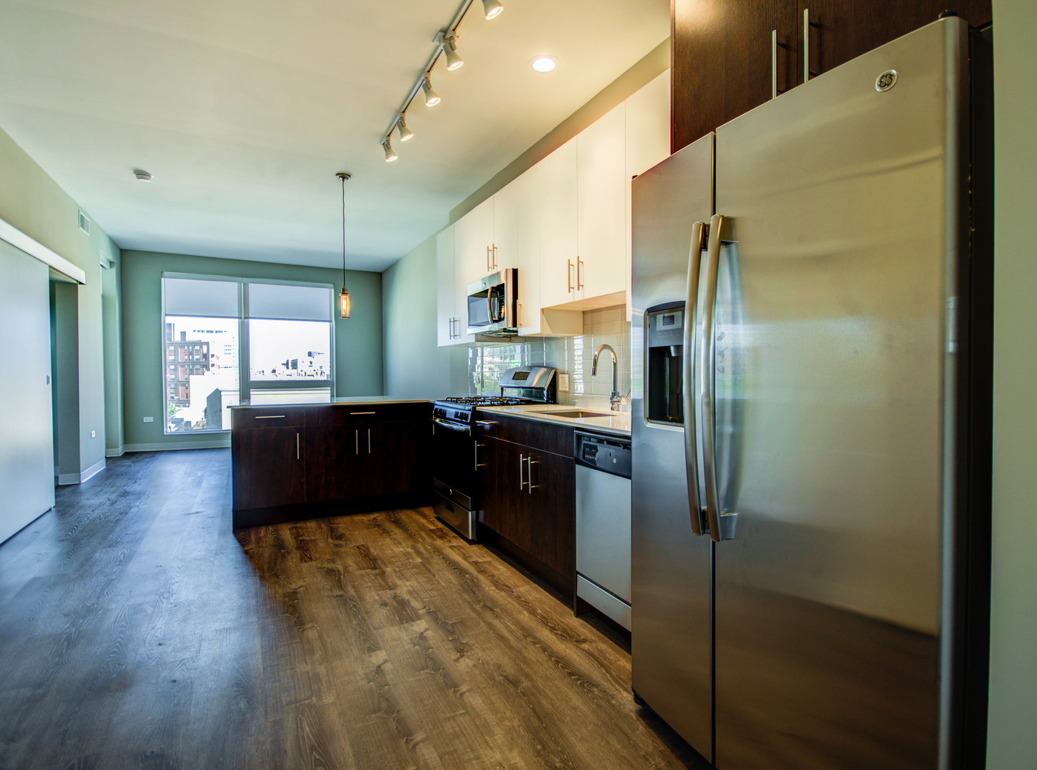851 W Grand Avenue 403
