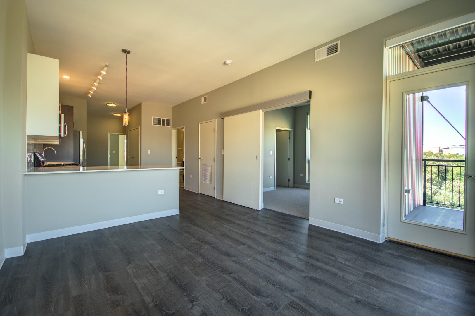 851 W Grand Avenue 403