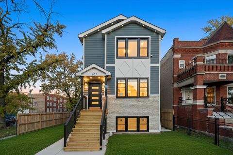 Photo of 657 N PINE Avenue, Chicago, IL 60644 (MLS # 12513072)