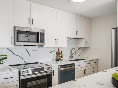 Tiny photo for 5455 N Sheridan Road #3203, Chicago, IL 60640 (MLS # 12577681)