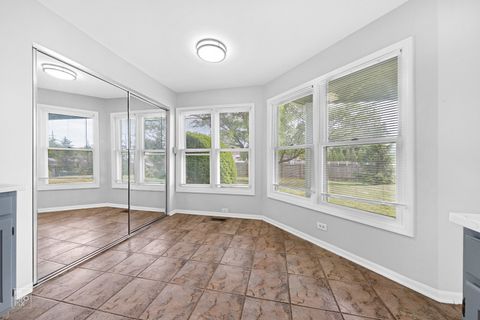 Tiny photo for 98 Willow Parkway, Buffalo Grove, IL 60089 (MLS # 12594679)