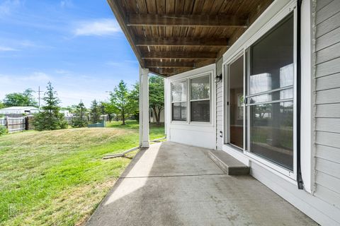 Tiny photo for 98 Willow Parkway, Buffalo Grove, IL 60089 (MLS # 12594679)