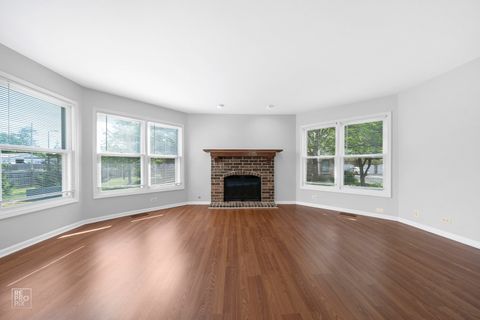 Tiny photo for 98 Willow Parkway, Buffalo Grove, IL 60089 (MLS # 12594679)