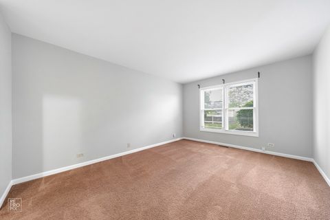 Tiny photo for 98 Willow Parkway, Buffalo Grove, IL 60089 (MLS # 12594679)