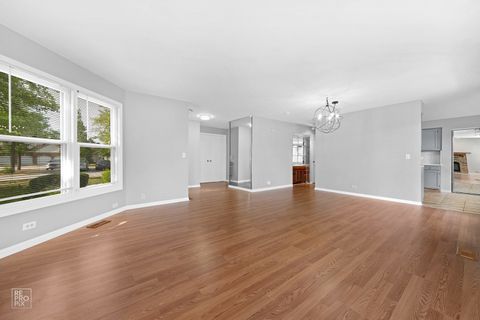 Tiny photo for 98 Willow Parkway, Buffalo Grove, IL 60089 (MLS # 12594679)