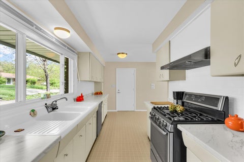 Tiny photo for 203 E Mumford Drive, Urbana, IL 61801 (MLS # 12627849)