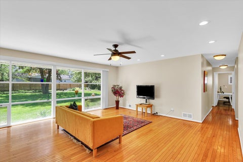 Tiny photo for 203 E Mumford Drive, Urbana, IL 61801 (MLS # 12627849)