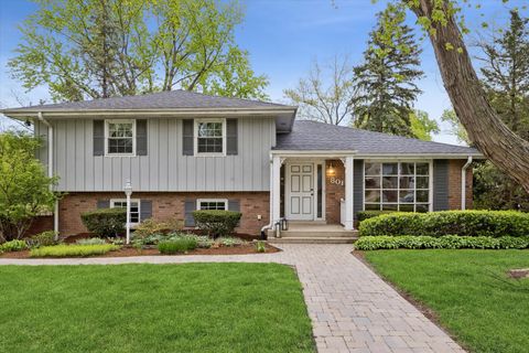 Photo of 801 S Madison Street, Hinsdale, IL 60521 (MLS # 12625216)