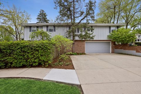 Tiny photo for 801 S Madison Street, Hinsdale, IL 60521 (MLS # 12625216)