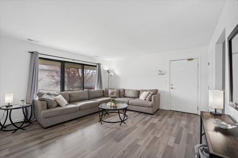 Tiny photo for 108 S 14th Street #108, St. Charles, IL 60174 (MLS # 12603032)