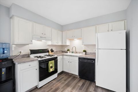 Tiny photo for 108 S 14th Street #108, St. Charles, IL 60174 (MLS # 12603032)