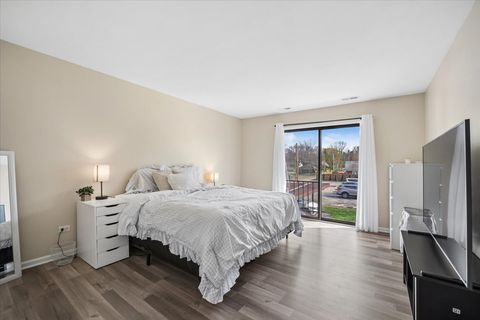 Tiny photo for 108 S 14th Street #108, St. Charles, IL 60174 (MLS # 12603032)