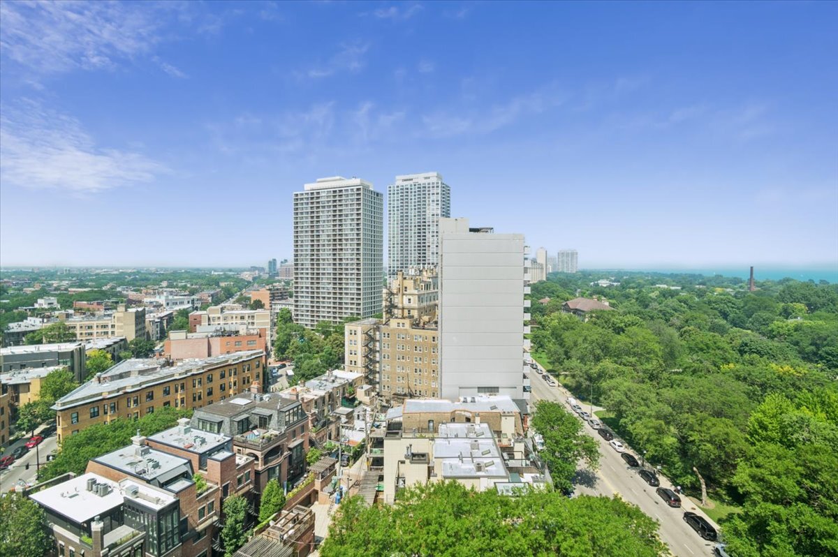 1850 N Clark Street 1703
