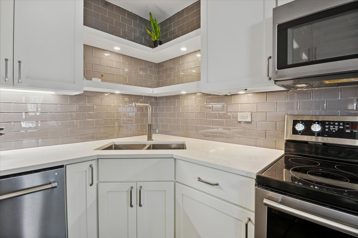 1850 N Clark Street 1703