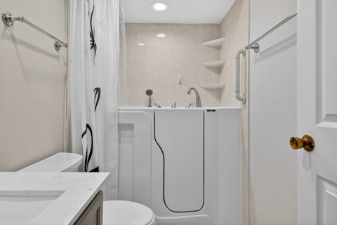 Tiny photo for 1608 E Clayton Court #1608, Arlington Heights, IL 60004 (MLS # 12670679)