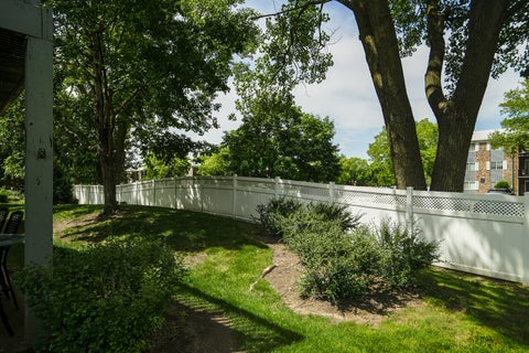 Tiny photo for 1608 E Clayton Court #1608, Arlington Heights, IL 60004 (MLS # 12670679)