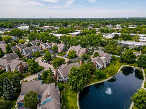 Tiny photo for 1608 E Clayton Court #1608, Arlington Heights, IL 60004 (MLS # 12670679)