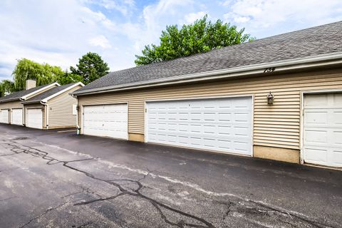 Tiny photo for 734 N Gary Avenue #112, Carol Stream, IL 60188 (MLS # 12686509)